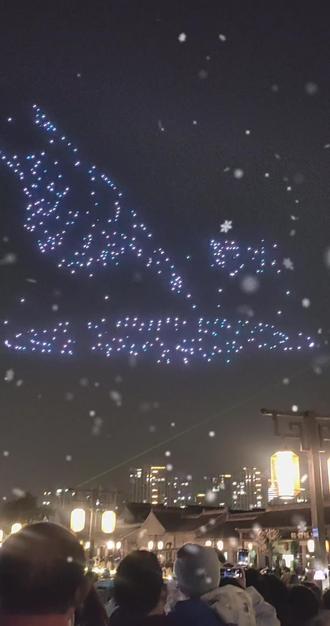 如皋水绘园800架无人机表演