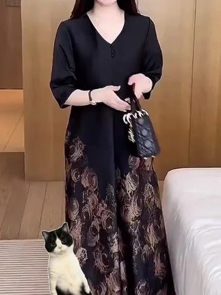#上热门话题🔥🔥🔥 时尚洋气短袖连衣裙女2025夏季新款洋气减龄,显瘦遮肉玫瑰花连衣裙#显高显瘦 #夏季穿搭 #时尚气质穿搭 #长版大摆裙 @抖音小助手