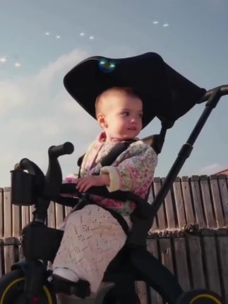 Doona三轮车,一秒折叠塞进后备箱,逛公园、赴闺蜜约,单手就能拎着走。宝宝坐得稳,妈妈才放心,遛娃本该这么轻松。#Doona#Doona三轮车 #doona儿童三轮车 #儿童三轮车 #儿童推车