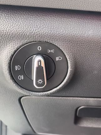 一个人怎么升级自动大灯,教程来咯#大众 #自动大灯 #蓝铭 自动大灯,“蓝铭”不同!