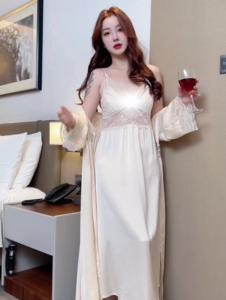 性感睡衣女夏季冰丝2024新款网红带胸垫蕾丝长款吊带睡裙睡袍套装#冰丝性感睡衣睡袍 #带胸垫蕾丝睡裙#
