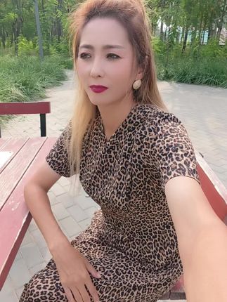 #我爱你中国 #感谢抖音 。从新疆骑行去北京的姐妹