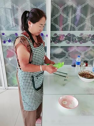 今天包饺子