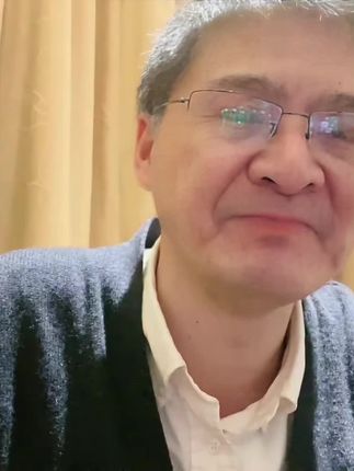 当你沉溺于低级快乐,你忘记了人应该有更高的追求,这本书告诉我们:未经审视的人生不值得一过#罗翔#好书推荐 #哲学