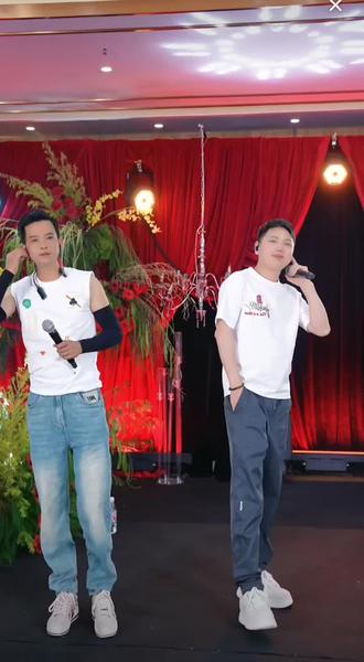 #舞台上的最佳搭档 #农村幺哥 #黄杰 贵州两大歌王参加卡妈婚礼