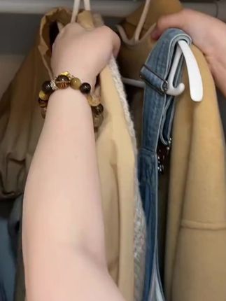 懒角落短颈衣架缩脖子省空间家用挂衣柜无痕防肩角滑矮晾大衣服撑 #收纳技巧 #买家秀 #衣架