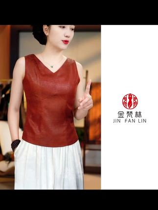 #李一桐米兰上演高智风穿搭 龟纹背心 #新中式 #真丝 #桑蚕丝 #香云纱   流水线复制的人生太拥挤,手工打磨的灵魂才珍贵。”生活不是标准答案卷,没人能用统一模板定义你的价值。