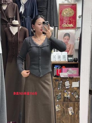 又是加班的一天!#女装 #新衣试穿 #国庆假期被安排明白了 #银基广场 #毛呢半裙中长款