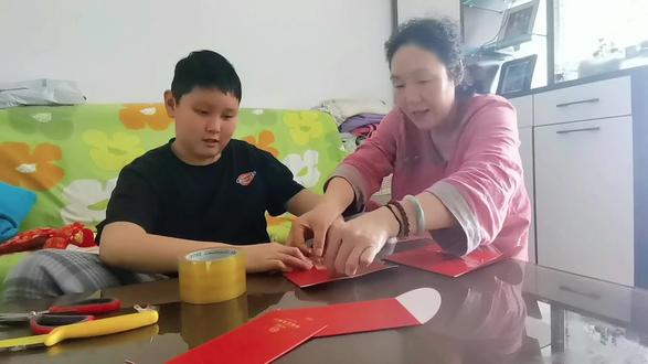 正月十五挂花灯,自己动手,用红包🧧制作灯笼啦!