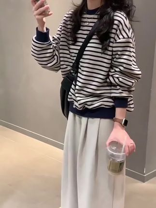 女装春秋新款长袖T恤条纹洋气休闲圆领打底衫慵懒宽松百搭阔腿裤#轻松自在穿搭 #时尚的尽头是取悦自己 #慵懒风穿搭 #穿搭分享