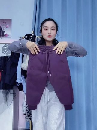 冬天不想给孩子穿的里三层外三层的,就给他安排一条这个石墨烯的保暖棉裤吧,轻盈舒服又保暖,随意打配就很好看#高品质童装#超厚实#百搭裤子