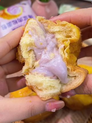 一口爆酱的面包好好吃呀! #面包#老人小孩都爱吃 #早餐吃什么 #比比赞面包