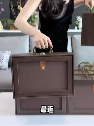 适合送人送礼得#红酒礼盒 搞活动才七十多!这不得多囤两箱送礼用!#送礼佳品 #好喝不贵 #性价比超高 #干红葡萄酒