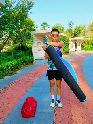 人生简单就好,生命健康就好。用简单的心境去感受世间的美好,用健康的心态去拥抱每一天的阳光。#防滑跳绳跳操#居家瑜伽健身健腹轮隔音#减震运动垫#运动垫