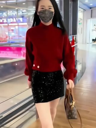 #潮流时尚穿搭 #高腰a字裙 #亮丝半身裙 #短裙 #藏肉显瘦穿搭