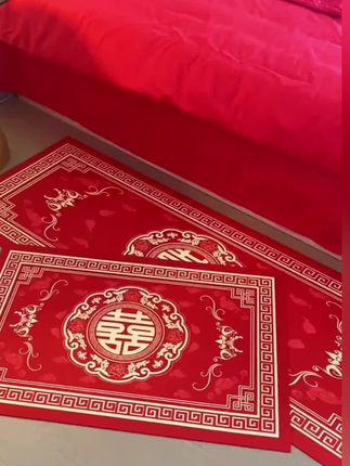 #婚房布置 结婚婚房布置了嘛?喜庆的床边地垫,铺婚房喜庆大气。铺客厅沙发旁,给婚礼更增仪式感!#入户地垫 #喜事地垫 #床边毯飘窗垫 #好物推荐🔥