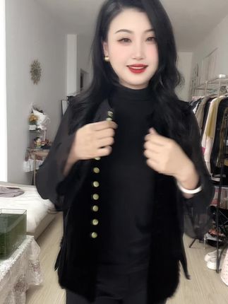 这个丝绒马甲太好了,配上咱家喇叭袖的网纱小衫绝了