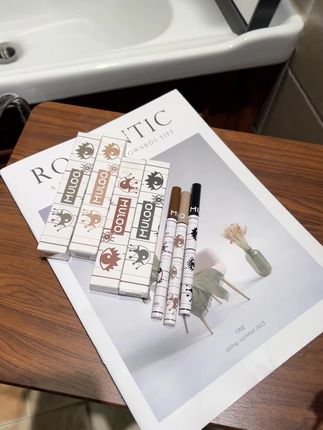 我本来也不缺眼线笔,可这是MULOO眼线笔的超大羊毛啊,0.005毫米极细笔尖,出水丝滑流畅不晕染,新手手残党也能轻松驾驭。#眼线笔 #极细眼线笔 #防水防汗不晕染 #画眼线#仙女必备