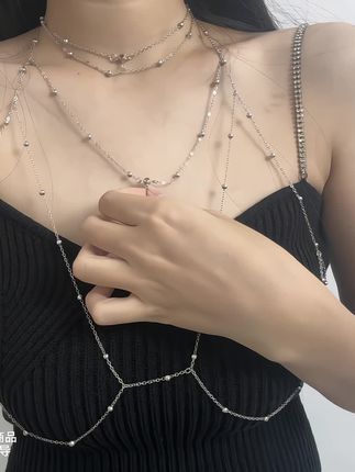 求求了姐妹们 都去尝试#胸链 太纯欲了!这个四季皆宜佩戴!怎么搭都好看,喜欢这种暗戳戳又明目张胆的美丽,性感又大方#身体链 #配饰分享 #谁戴谁好看