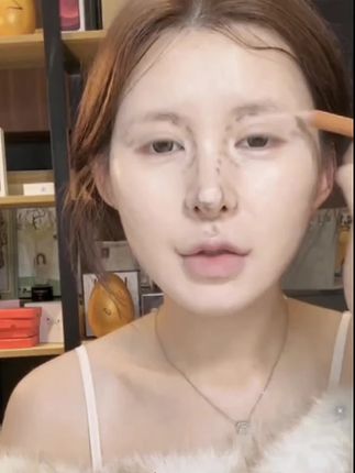 更适合新手宝宝的修容笔!膏体细腻又顺滑,用手也能晕开,妈生骨骼立体感!#修容#拯救手残党#拯救塌鼻梁#美妆#修容教程
