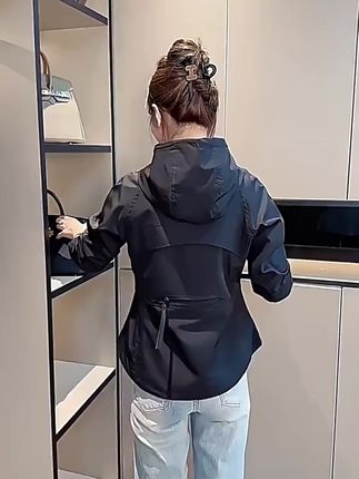 2025早秋爆款!女款欧货休闲收腰显瘦连帽冲锋衣 #欧货冲锋衣 #休闲夹克风 #收腰显瘦款 #早秋女外套 #2025新款