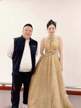 唐艺的前夫做梦都想不到,唐艺的儿子才是真正的人生赢家! #唐艺 #唐艺大舞台