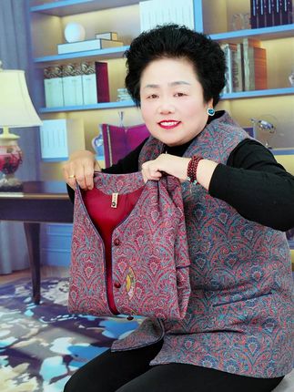 时光流逝,永不停歇,珍惜父母健康的每一天!#中老年女装 #面料柔软舒适 #奶奶装