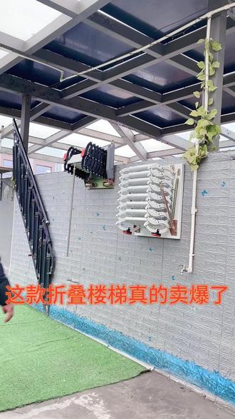 阁楼利用率低?多半是楼梯没选对!这款隐形折叠梯子 阁楼利用率低?多半是楼梯没选对!这款隐形折叠梯,不占过道、不挡柜门,轻拉即开、轻推即收,静音缓冲不吵人,稳固耐用,装上它,楼上楼下都好用!#阁楼伸缩梯 #折叠楼梯