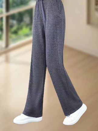 中年妈妈的“藏肉神裤”来啦!2025春秋新款啄木鸟窄版阔腿裤,简直是妈妈们的“身材救星”!高腰设计悄悄把小肚腩藏好,宽松裤腿把腿型修饰得超好看,休闲卫裤面料软乎乎像裹了团云朵。平时买菜、遛弯、接娃穿,舒服又显精神,再也不用纠结“今天穿啥显瘦”,穿上它妈妈就是小区里最靓的时髦阿姨~#面料柔软舒适 #强烈推荐 #显高显瘦显腿长 #显高显瘦穿搭 #每日分享