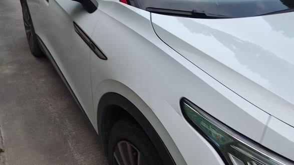 汽车的充电口设计非常的具有实用性