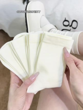 后悔没有早点去下手这个月子袜软软糯糯的超舒服#连衣裙女 袜子 #袜子穿搭 #好穿又好搭 #堆堆袜 #入秋的第一双袜子