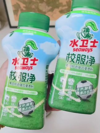 这个水卫士校服清洁剂是真的可以,油渍污渍发黄衣服鞋子等都可以用,爱穿白衣服的真的闭眼冲。#水卫士#好物推荐 #水卫士校服清洁剂