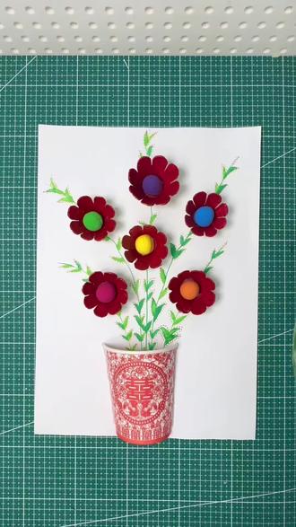 用鸡蛋托做一幅好看的花朵创意画!#幼儿园手工#变废为宝#创意手工#教师节手工#教师节礼物