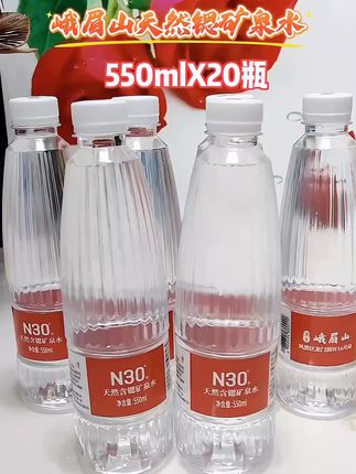 “水为万化之源,润物无声。”古人诚不欺我,这瓶来自峨眉山的天然矿泉水,清冽甘甜,仿佛能洗净尘世烦恼。💧✨ #多喝水 #喝水我是认真滴