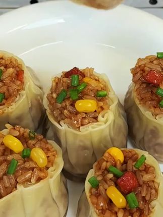 谁懂啊!我儿子每天都点名要吃的#玉米火腿烧麦 再也不需要早起去外面排队:家里备上这个半成品上锅蒸几分钟就可以吃,家里大人老小都爱吃!#早食光烧麦#早餐吃什么#烧麦