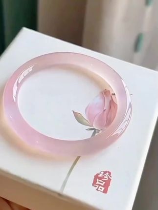 玉镯,让我在平凡的生活中找到了不平凡的美#玉石魅力 #玉镯 #美出新高度 #性价比超高 #夏日必备