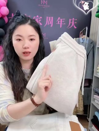 我必须要给你们再推荐一条我身上这条裤子,我就穿了它。#秋冬穿搭 #早秋穿搭 #气质这一块拿捏死死的 #舒适百搭 #女人爱美不分年龄