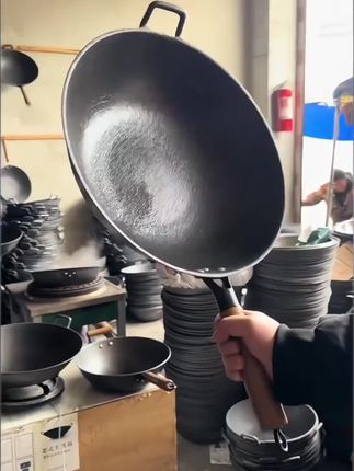 免费开锅正宗老式生铁锅,无涂层不粘锅,燃气灶家用炒菜铁锅#铁锅#厨房里的快乐#老师铁锅#无涂层不粘锅#生铁锅