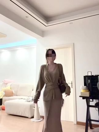 2025秋季新款女慵懒风设计感绑带针织毛衣上衣气质鱼尾高腰半身裙#秋季 #女装 #设计感 #气质 #半身裙