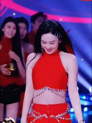 你知道如今站在巅峰的网红,一个月能赚多少钱吗? #唐艺 #唐艺大舞台 #少女感发型 #可爱短甲分享 #薄荷绿渐变美甲