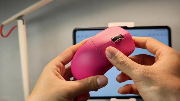 前行者x23pro轻量化三模鼠标体验,喜欢轻量化鼠标的在哪里?#鼠标 #前行者x23 #轻量化鼠标 #鼠标推荐