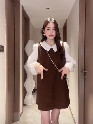 【松仁午茶】韩版灯芯绒木耳花边圆领背心裙+精致娃娃领衬衫套装#甜美穿搭 #遮肉显瘦穿搭