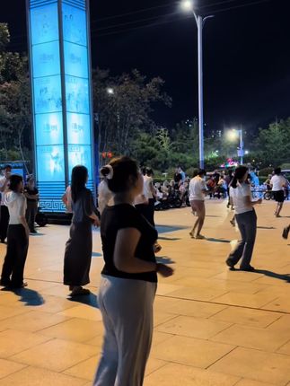 胖子又来喽#一学就会 #广场舞dou起 #跟着音乐节奏嗨起来 #广场舞教学
