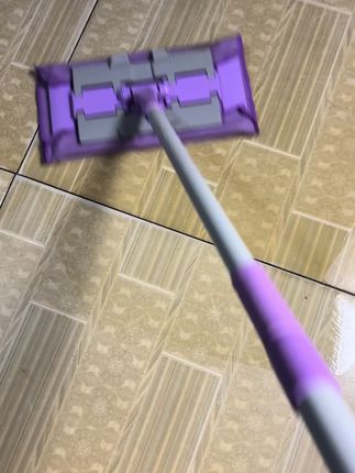 家里一定要有一个好用的拖把,妙洁这个夹布拖把我真心推荐!它是可以调节长短的,这样高处的卫生也能轻松打理。而且它的拖布还是加宽的,不管是厨房油渍、浴室积水还是卧室头发灰尘,都能搞定。有了它,做家务都变得简单了,喜欢的朋友赶紧点击链接抢购吧!