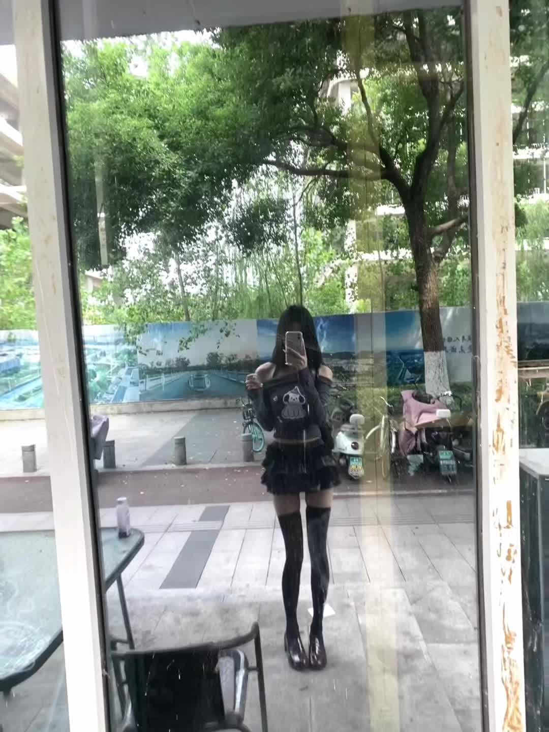 你我十指相扣的每个瞬间 我都想说有你真的很幸福