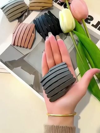 这种可以折叠的发箍,带齿的设计,戴上怎么晃都不会掉,还能随意调整想要的高度,小巧便携,出门再也不用担心碎发乱飞了#好物推荐#头饰发饰 #发箍 #仙女必备#美出高级感