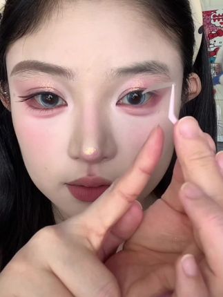 贴上即隐形的双眼皮贴,秒变双眼皮 自然又无痕,双倍放大双眼#双眼皮贴 #内双肿眼泡#化妆教程
