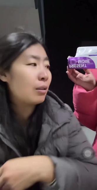 咖喱姐让索尼亚拿牛奶,对话笑晕我!牙齿黄的姐妹必看! #咖喱姐直播录屏回放 #咖喱姐与卷卷 #咖喱姐铁粉 #索尼亚