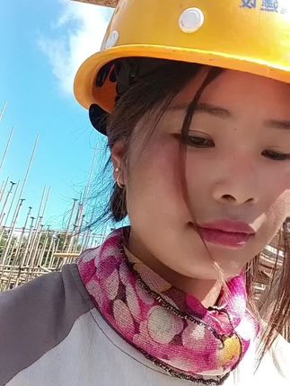 果我不是干工地的,我应该也会很浪漫的陪你逛街、购物、喝奶茶、看电影,可惜我干的就是工地,给不了你想要的样子,也不懂浪漫。每天只有做不完的事情和熬不完的夜