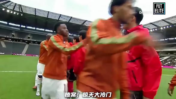 惨案!惊天大冷门!韩国国家队千场A级赛事里程碑之夜惨遭滑铁卢,友谊赛韩国0-4不敌科特迪瓦!
#韩国队 #韩国vs科特迪瓦 #孙兴慜 #dou来足球季 #抖音精选